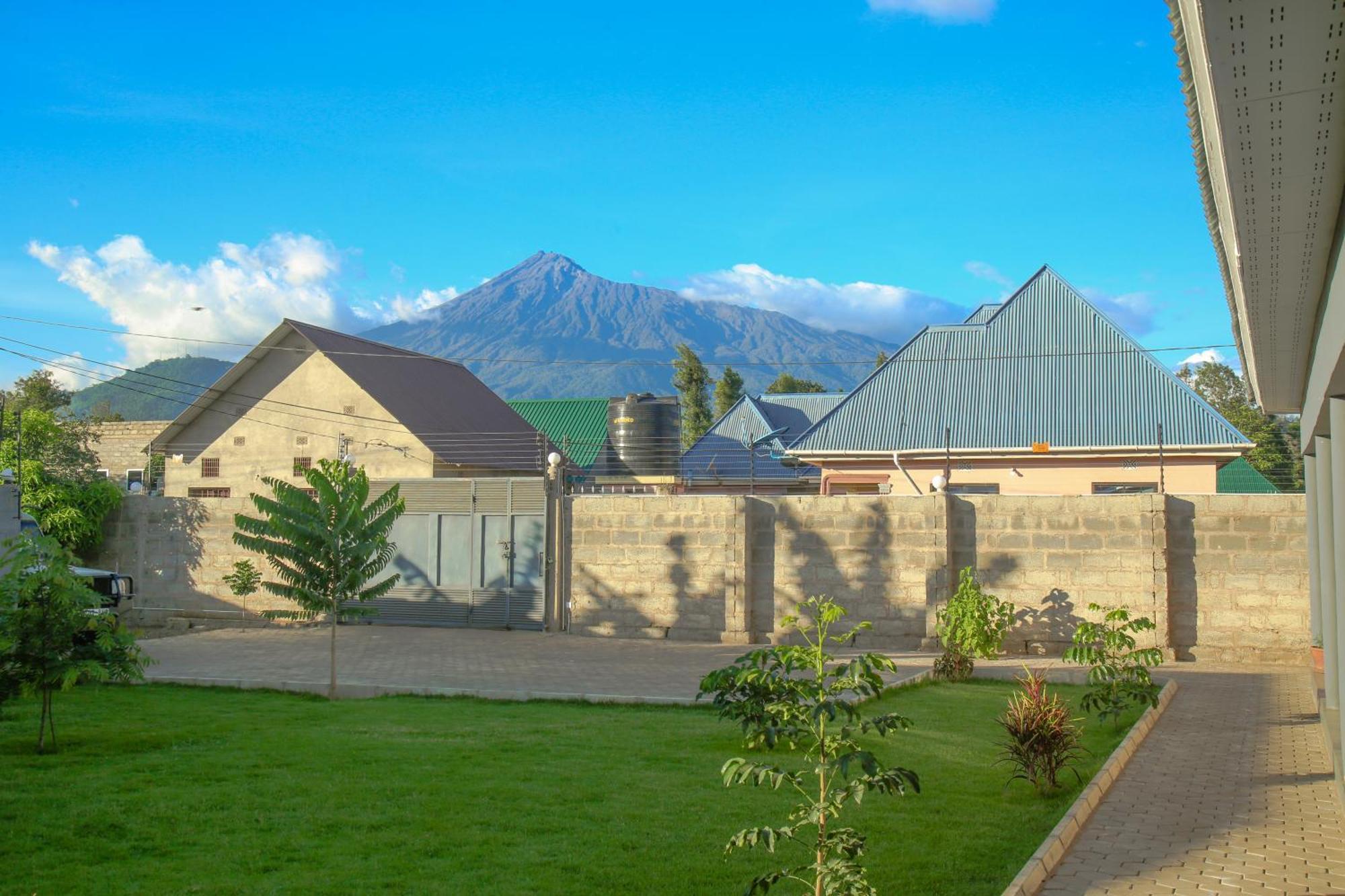 Hakuna Woga Inn Arusha Buitenkant foto