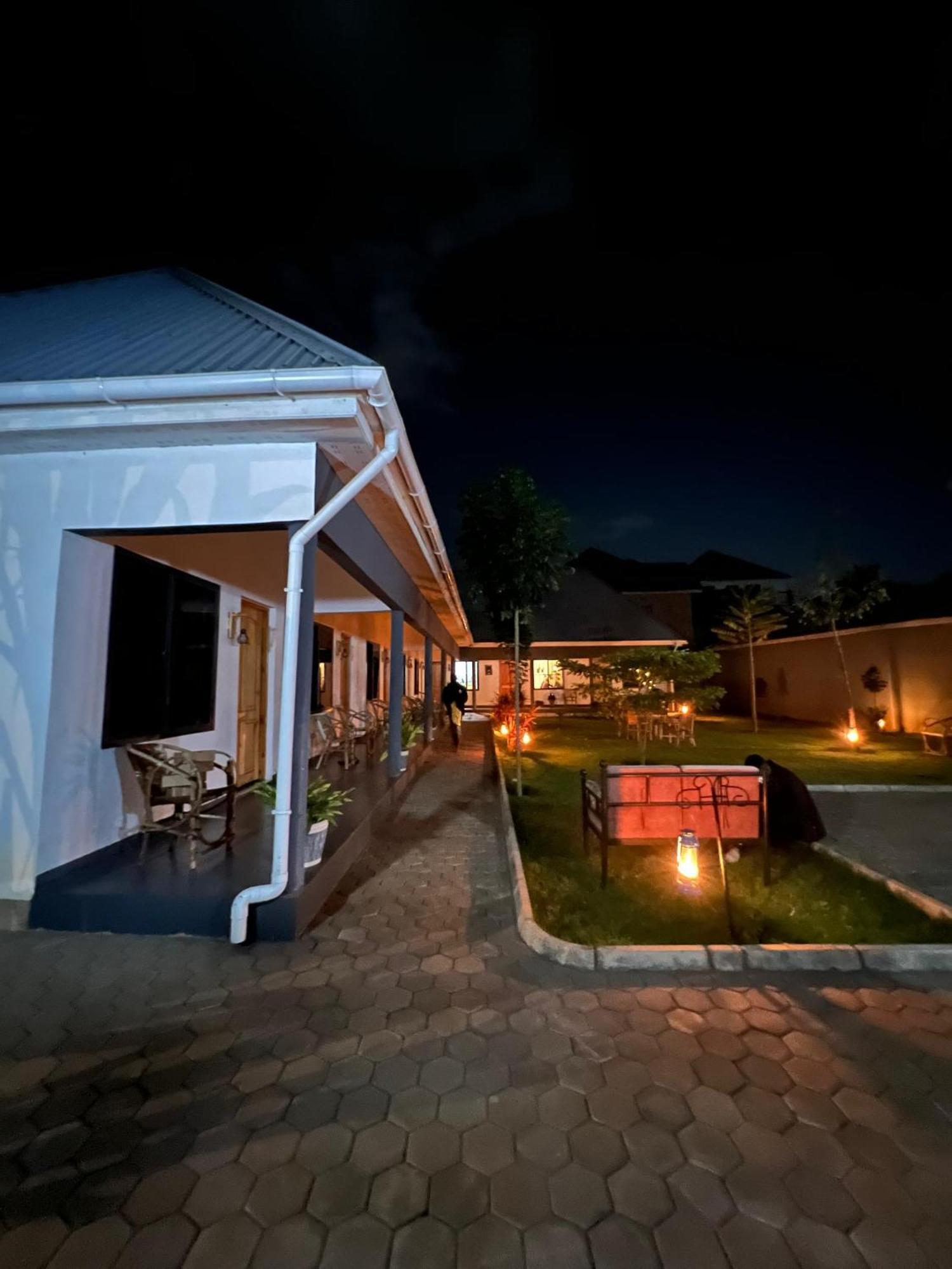 Hakuna Woga Inn Arusha Buitenkant foto