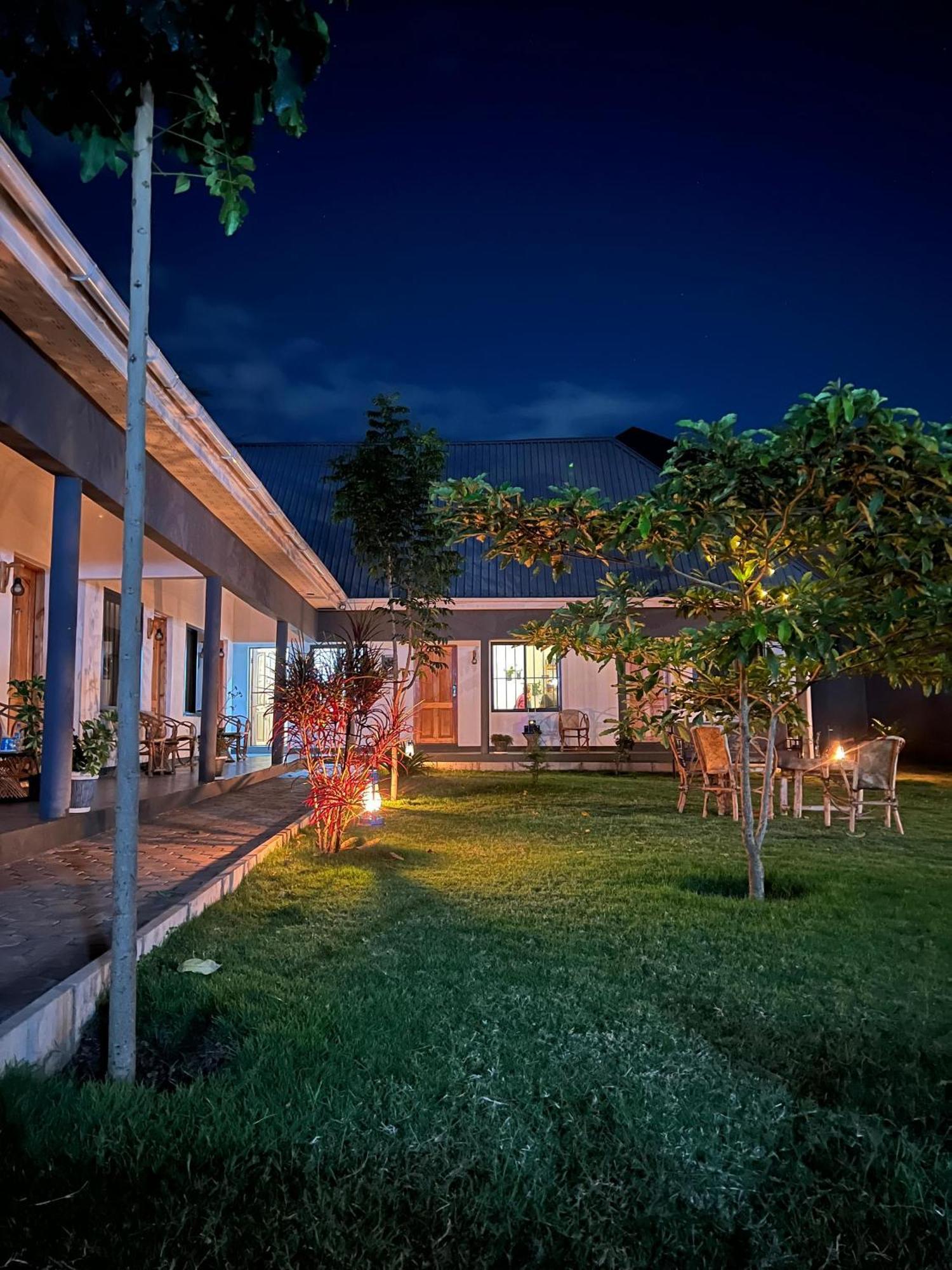 Hakuna Woga Inn Arusha Buitenkant foto